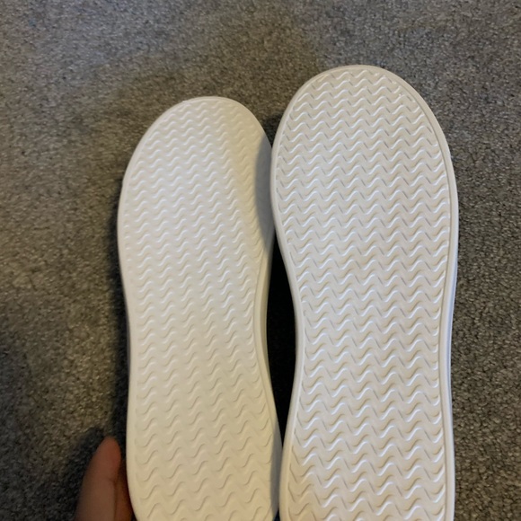 Shoes - Picture 4 of 4